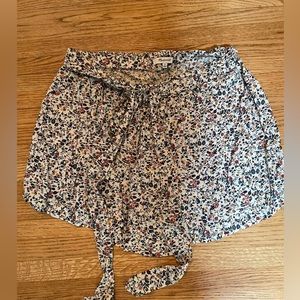 MADEWELL - Floral Print Tie Front Shorts - Size M